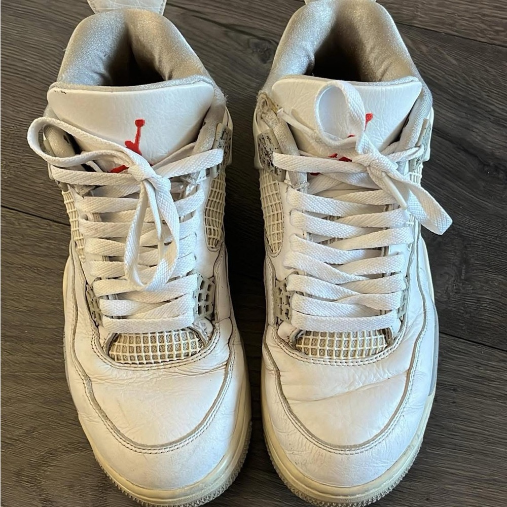 Men’s size 8.5 Nike Air Jordan 4 Retro White Oreo Sneakers